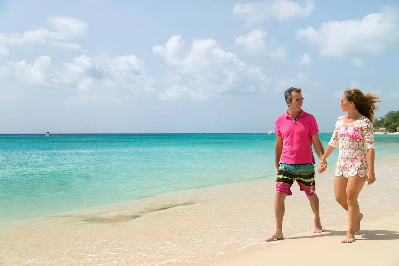 Villas & Suites At Beach View Paynes Bay Barbados